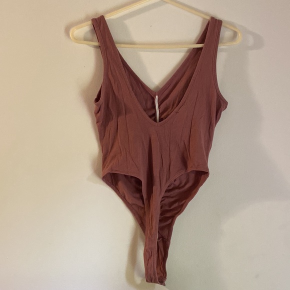 Bozzolo Mauve Color Sleeveless Bodysuit w/ Cinching In The Middle Front - Picture 2 of 3